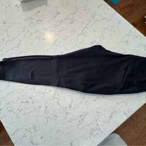 Athleta Black Leggings with Cargo Zip Pockets Size 12 Petite